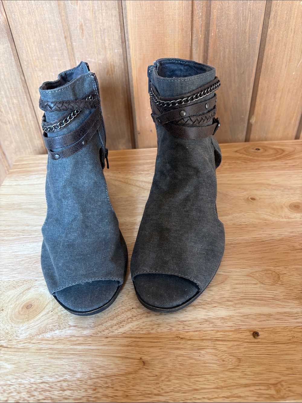 NWOB SO Canvas Bootie Sandals